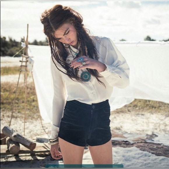 NWOT - Spell & the Gypsy Collective Velvet Vigilante Shorts in Black - Size L - Picture 2 of 5